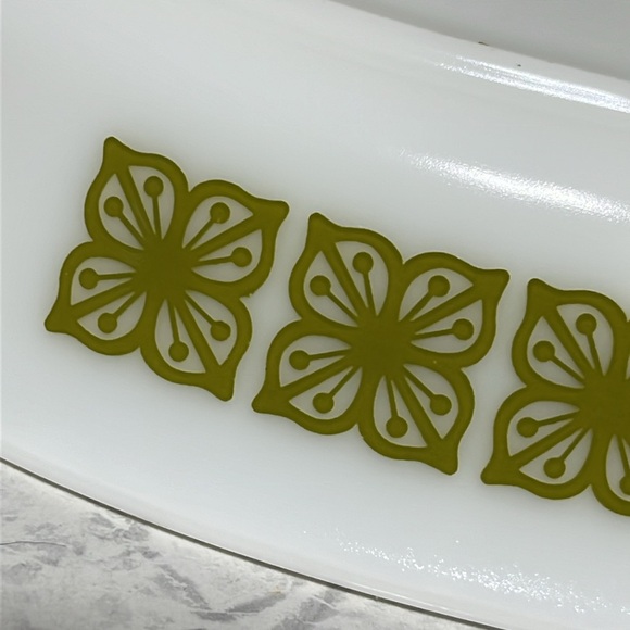 Pyrex 1 1/2 quart divided dish verde green square flower no lid - Picture 2 of 8